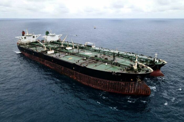 У Сингапурі з початку року затримали 33 танкери «тіньового флоту»