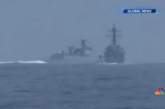 Китайський корабель майже зіштовхнувся з есмінцем США (відео)