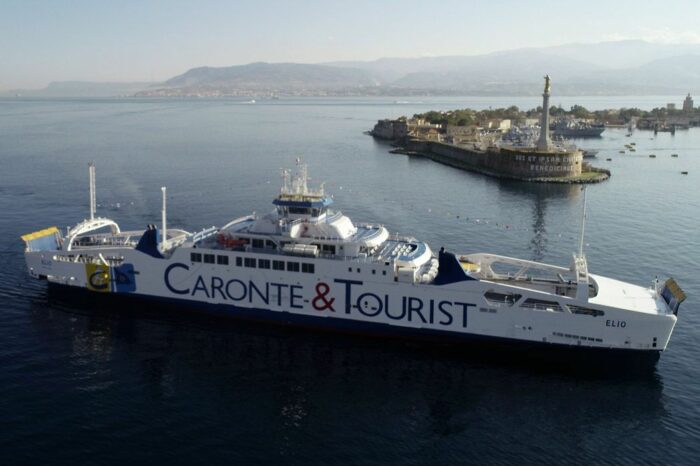 Корупція на поромах: в Італії заарештували три судна й активи оператора