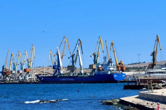У Феодосії помітили крадія українського зерна — судно Fedor