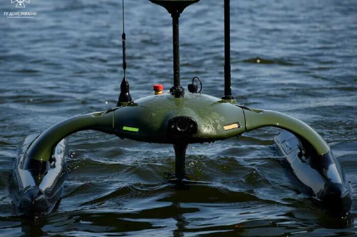 Надводний дрон задіяли в обстеженні Чорного моря